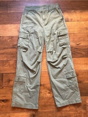 Women’s Cargo Pants in Olive Green
